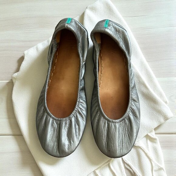 TIEKS Pewter Silver Leather Ballet Flats Size 9 - Picture 1 of 11